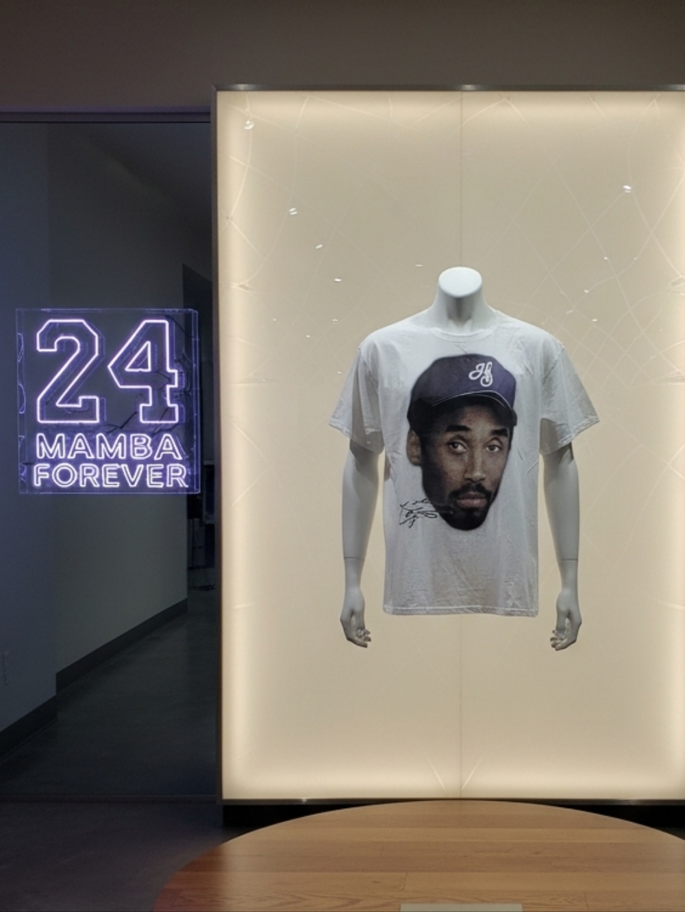 🏀NWOT-Hanes White Kobe Bryant Short Sleeve Tee